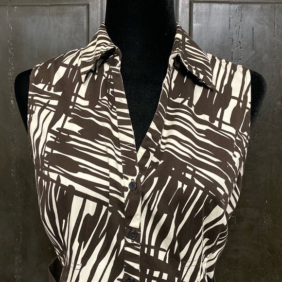 Apt9 Brown & white zigzag pattern belted sleeveless button down top. Size Medium - Picture 4 of 8